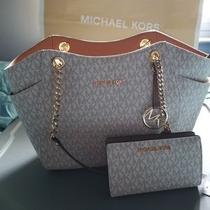 Authentic Michael Kors Vanilla Chain Matching set.